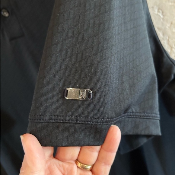 Tiger Woods black polo dri fit size XL - Picture 6 of 6